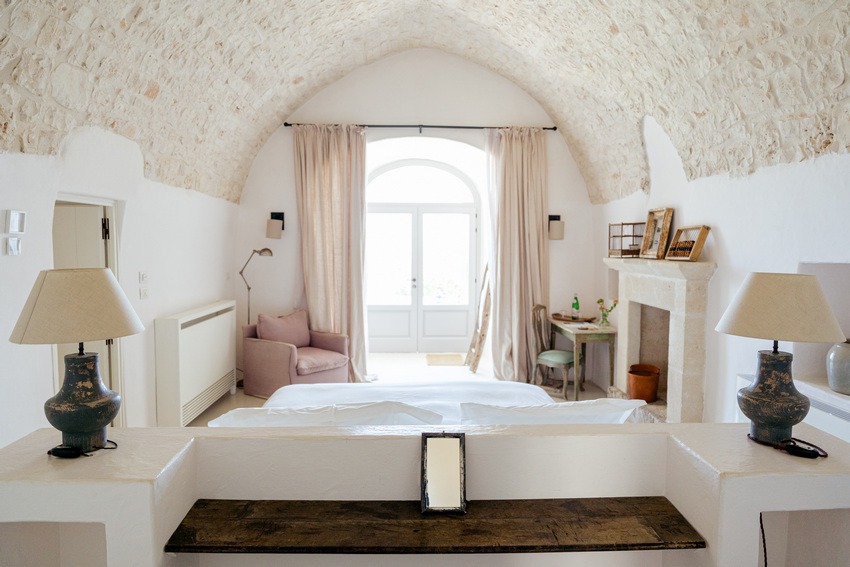 asseria Petrarolo bedroom with classic design and natural light