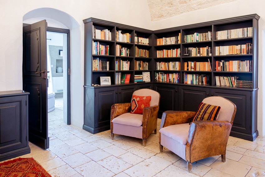 Masseria Petrarolo lounge with armchairs