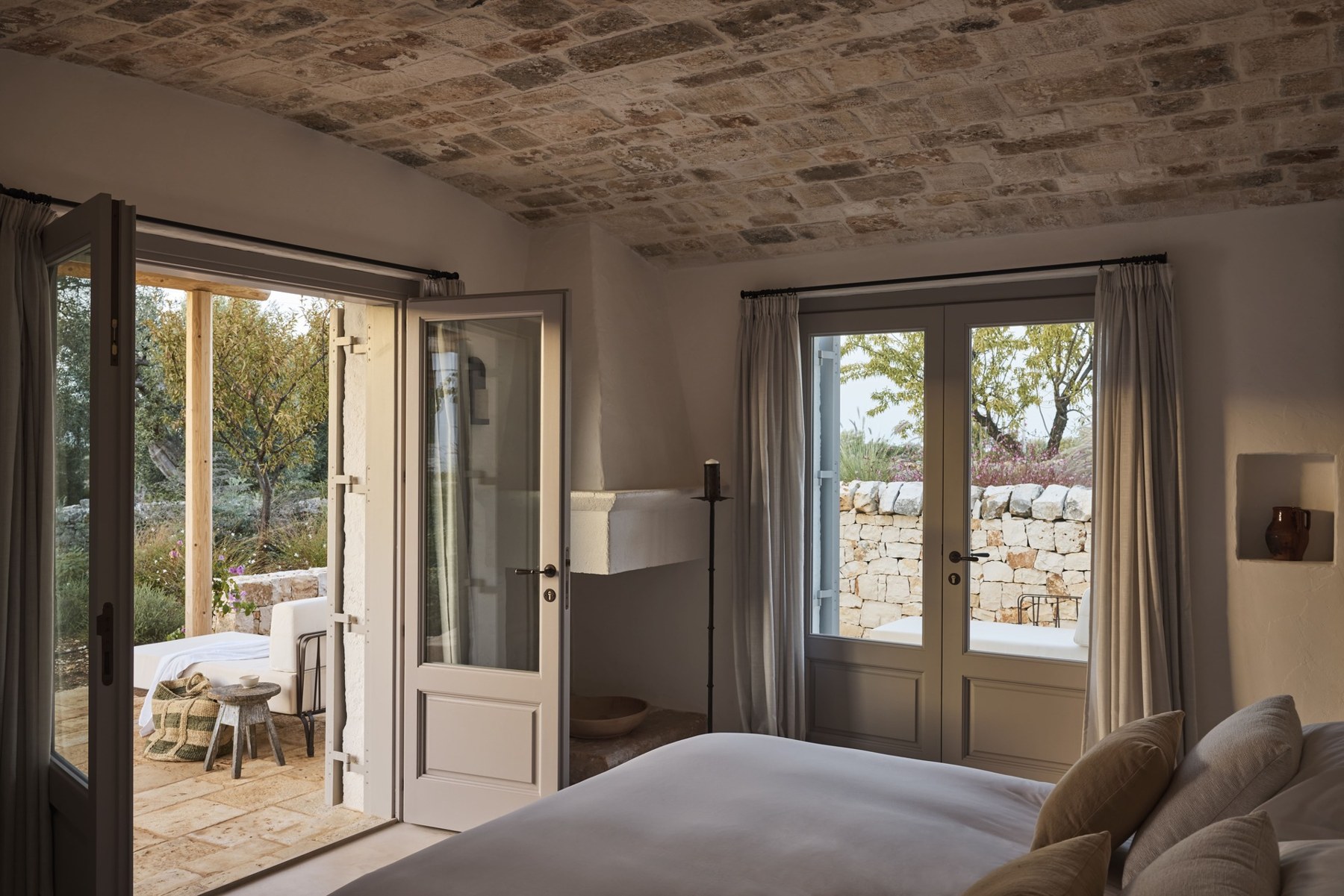 Trullo Petrarolo · Chambre ouverte sur la terrasse